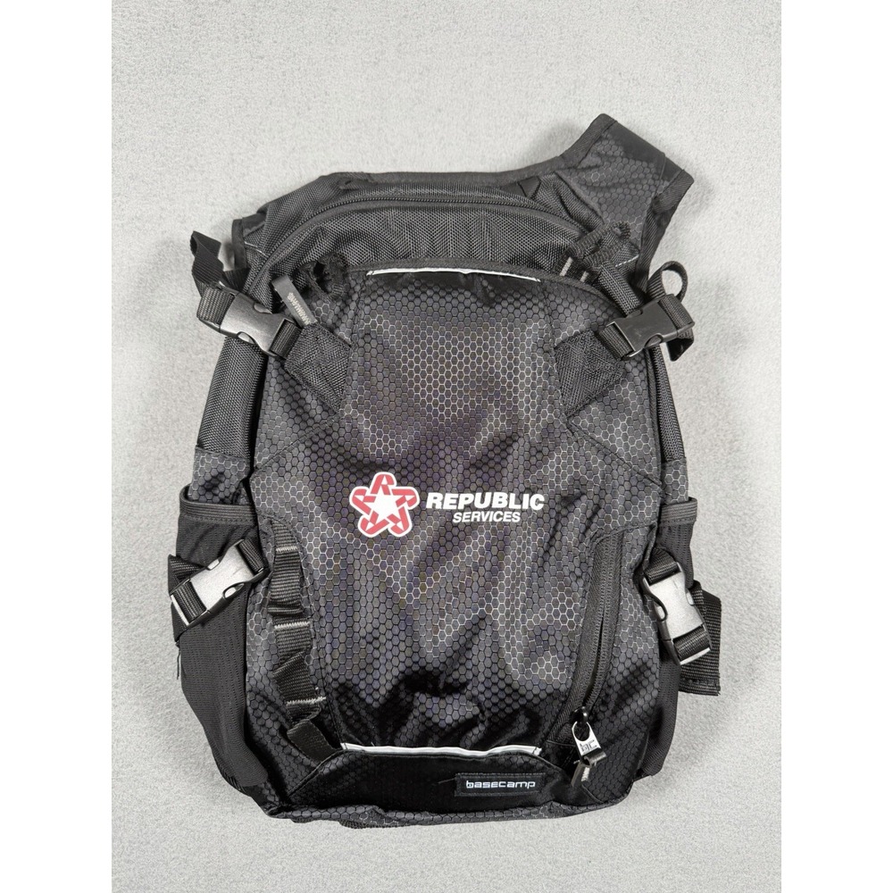 Basecamp 30 Miler Hydration Backpack Republic Services Black NWT 2L Bladder